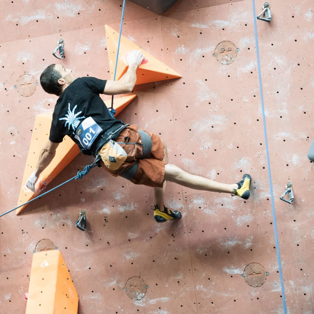 Jérémy REYDON grimpe au championnat de France d'escalade